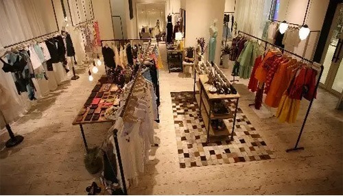 服裝店陳列與色彩竟然如此重要！服裝服飾零售的藝術與科學
